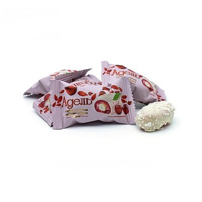 ویفر آدل با کرم گیلاس و مغز بادام درختی